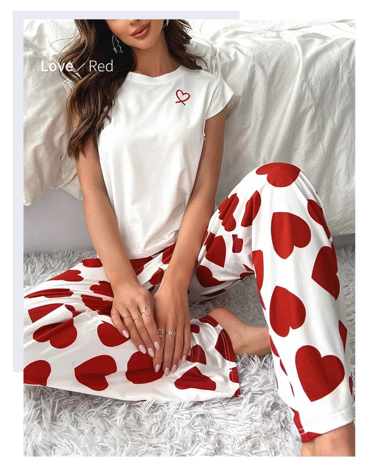 Zweiteiliges Pyjama-Set mit Herz-Print – Bequem & süß für Herbstnächte