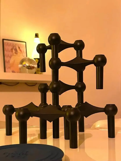 Nordischer Molekül-Kerzenhalter – Silberner Design-Akzent für dein Zuhause